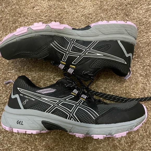 ASICS Women’s Gel-Venture 8, size 7 - Picture 2 of 4